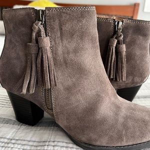 Stunning greige suede Vionic ankle boots. Weather resistant!